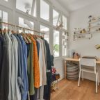 A small dressing room with a clothes rack, a shelf for shoes and a small workplace in a modern house SSUCv3H4sIAAAAAAAACpyRz27DIAzG75P2DhHnRkpCkrZ7lWoHB5wElUIFpNNU9d3Hn1Bx3g3/bH/2Z56fH1VFJrCCka/qGSIfCyk36ww4oZXHzWHnBhVHU5KHoWNTAuTCaSNAlnACx1YFN/RQbVIG/IpJYh24zaIN03fEwOHiNRJ8S6QVLymuciImfYdPEXIomN2myDJK4v/qTI/v7AYWVOw3LlwYMSgRkpFLKiXXH4fmVlqDjQtduHpoBjIU0ELpbgQTainatFvj2XMb05tyJqzw3pxIre8wyXDi2Wti5itY68t55sUg5j9Z34o5SrtoYFcl3P9ECFvandsj7Ydj0/SUjn23F6TfW4XXietkIR+zq+CldRE2IMMInM8DrduZznU/A9SnDrHGczd0/UhPI2v94V9/AAAA//8DACFuZHOYAgAA